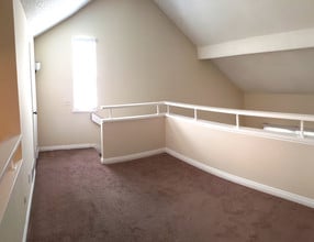 7131 N Farralone Ave, Unit 47 in Los Angeles, CA - Building Photo - Building Photo