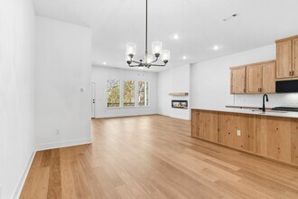 1811 E Fiji St in Fayetteville, AR - Building Photo - Building Photo