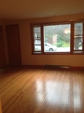 6 N Davis St in Orchard Park, NY - Foto de edificio - Building Photo