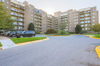 Walker House Apartments in Gaithersburg, MD - Building Photo - Building Photo