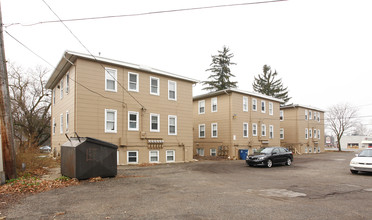 Cedar Park Apartments in Ann Arbor, MI - Building Photo - Building Photo