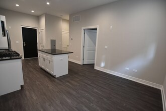 1734 W Greenleaf Ave in Chicago, IL - Building Photo - Building Photo