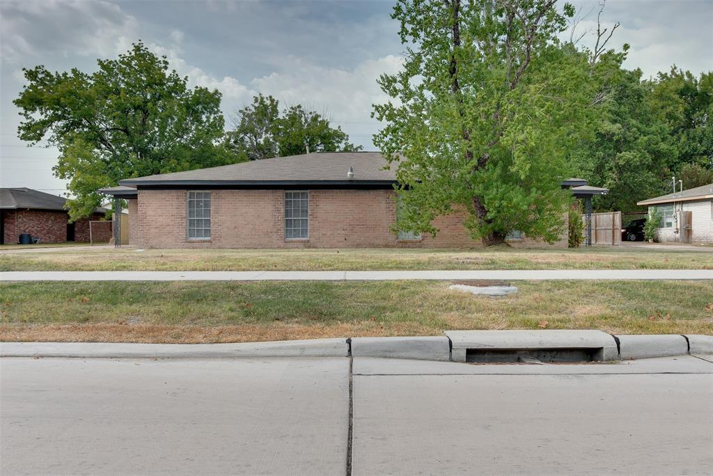 2413 Woodgate St in Houston, TX - Building Photo