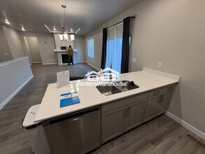 7851 W Walk About Way in Magna, UT - Building Photo - Building Photo