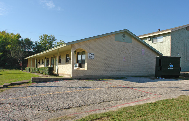 5508-5512 Beaty St in Fort Worth, TX - Foto de edificio - Building Photo