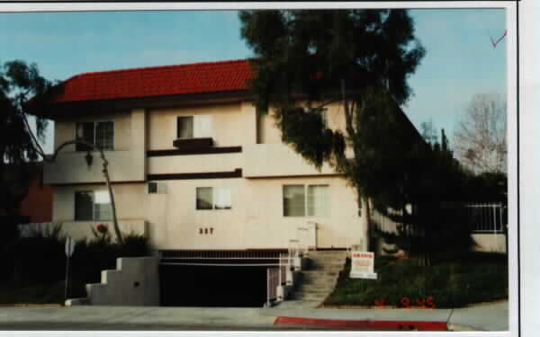 337 N Atlantic Blvd in Alhambra, CA - Foto de edificio