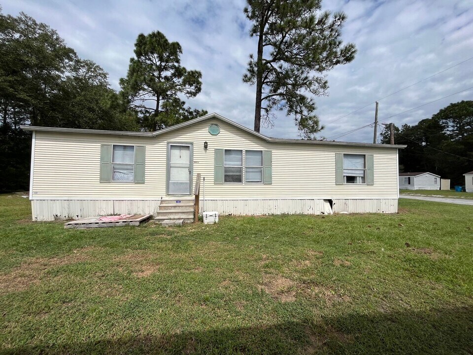 715 W 9th St in Rincon, GA - Building Photo