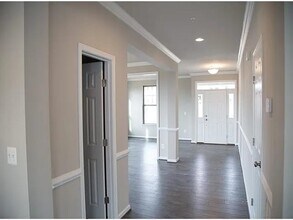 17905 Woods View Dr in Dumfries, VA - Building Photo - Building Photo