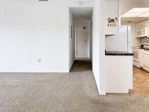 5275 Vineland Rd in Orlando, FL - Building Photo - Building Photo