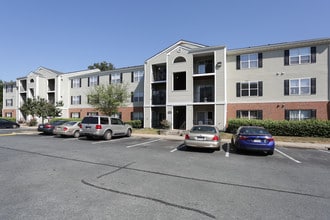 Mallside Forest Apartments in Charlottesville, VA - Foto de edificio - Building Photo
