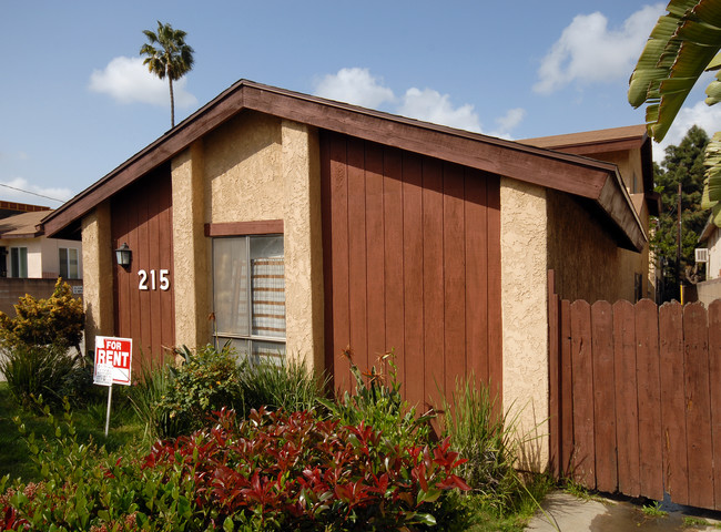 215 N Lincoln Ave in Monterey Park, CA - Building Photo - Building Photo