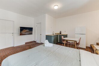 571 NE 64th St in Miami, FL - Building Photo - Building Photo