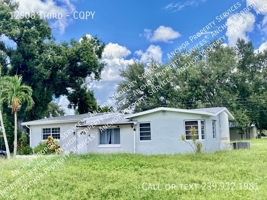 12908 Third St in Ft. Myers, FL - Building Photo