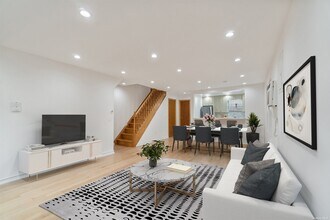 32-33-33 46th St in Queens, NY - Building Photo - Building Photo