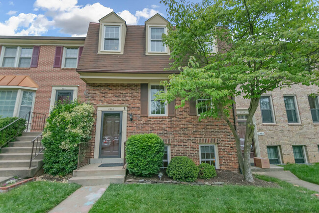property at 2883 Sutton Oaks Ln