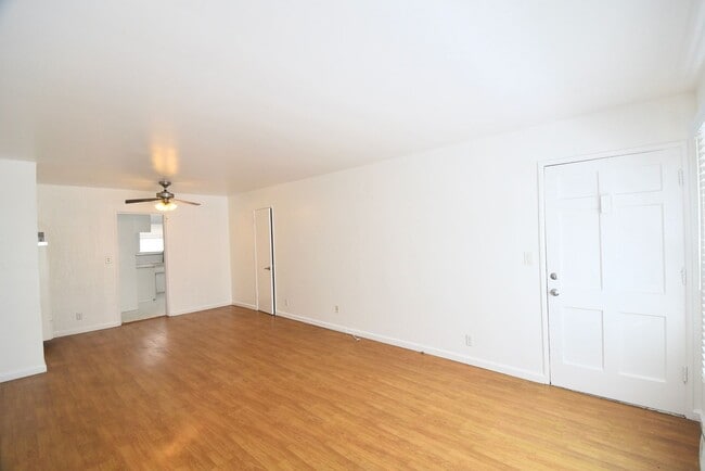 11645 Moorpark St in Los Angeles, CA - Building Photo - Building Photo