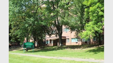 Stoneycrest Tower in Middletown, CT - Building Photo - Building Photo