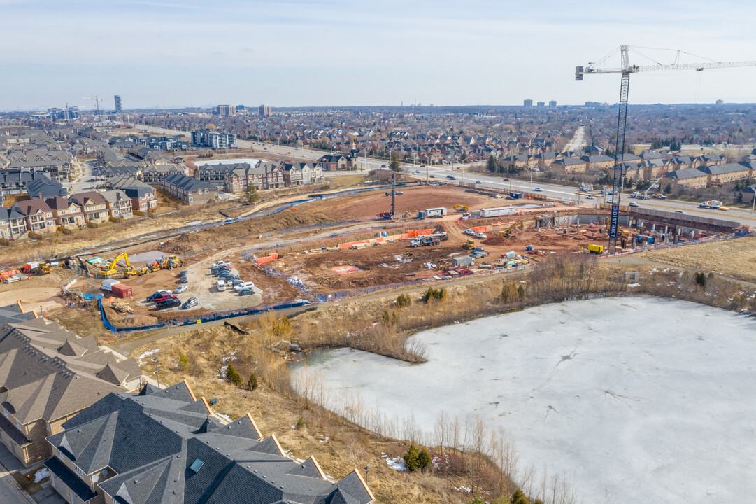 Distrikt Trailside West in Oakville, ON - Building Photo