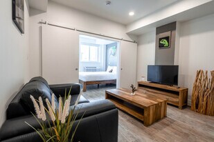 1827 Albert St in Regina, SK - Building Photo