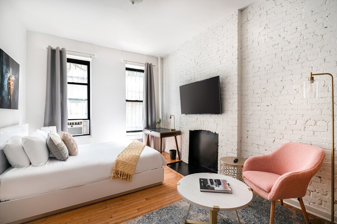 327 E 75th St in New York, NY - Building Photo