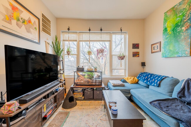 1358 N Artesian Ave in Chicago, IL - Building Photo - Building Photo