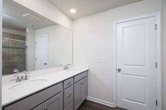 12833 Canton Side Ave in Charlotte, NC - Foto de edificio - Building Photo