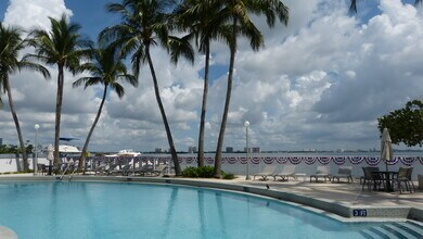 1865 79th Street Cswy, Unit 9N in North Bay Village, FL - Foto de edificio - Building Photo