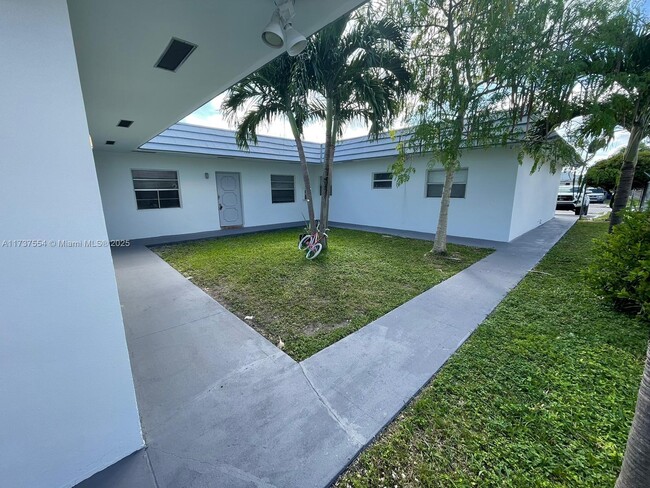 3970 NW 30th Terrace in Lauderdale Lakes, FL - Building Photo - Building Photo