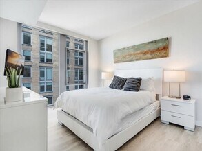 400 Army Navy Dr in Arlington, VA - Building Photo - Building Photo