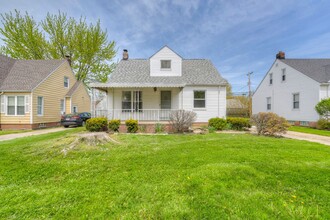 21051 Nicholas Ave in Euclid, OH - Foto de edificio - Building Photo