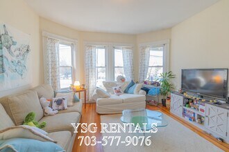 102 Cypress St, Unit #2 in Brookline, MA - Foto de edificio - Building Photo