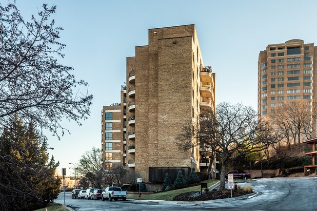 433 Ward Pky in Kansas City, MO - Foto de edificio - Building Photo