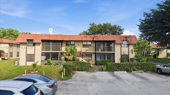 6530 W 27th Ave in Hialeah, FL - Building Photo