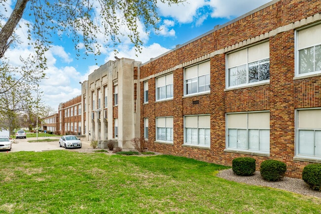 Washington Senior Apartments in Clinton, IA - Foto de edificio - Building Photo