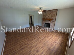 5731 Buck Ct in Ellenwood, GA - Building Photo - Building Photo