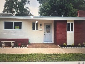 6877 NW 30th St in Sunrise, FL - Building Photo