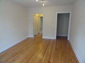 4056 N Harding Ave, Unit 2 in Chicago, IL - Building Photo - Building Photo