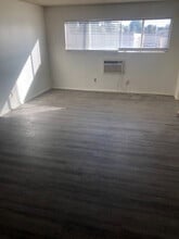 8724 Etiwanda Ave in Northridge, CA - Building Photo - Building Photo