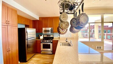 5855 Horton St in Emeryville, CA - Building Photo - Building Photo