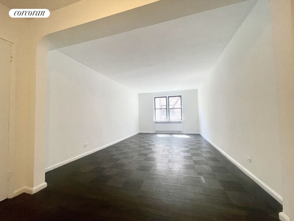 108/50 71st Ave in Queens, NY - Foto de edificio