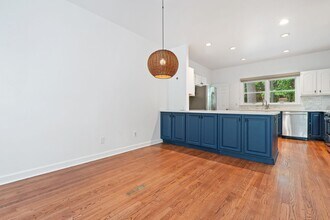 700 Bolin Creek Dr in Carrboro, NC - Building Photo - Building Photo