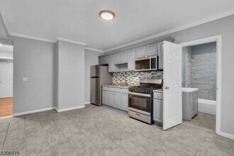 537 Scotland Rd in Orange, NJ - Building Photo - Building Photo