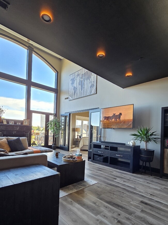 property at 1515 N Van Buren St