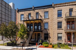 3461 Saint-Antoine Rue O in Westmount, QC - Building Photo