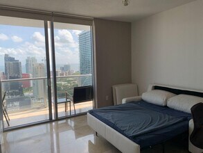 1060 Brickell Ave, Unit 3909 in Miami, FL - Building Photo - Building Photo