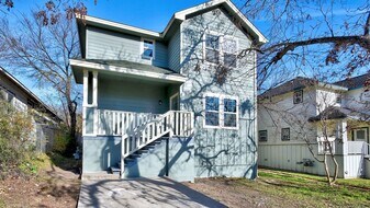 2206 Pennsylvania Ave in Austin, TX - Building Photo
