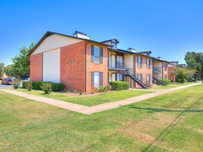 Whitehorse Apartments in Yukon, OK - Building Photo - Building Photo