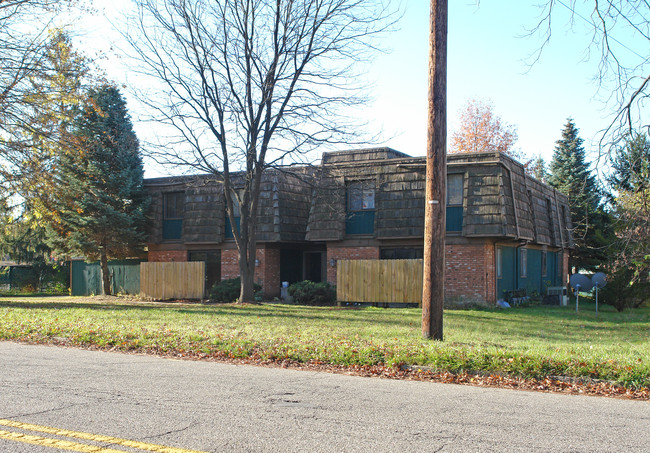 4870 Brookwood Rd in Youngstown, OH - Foto de edificio - Building Photo