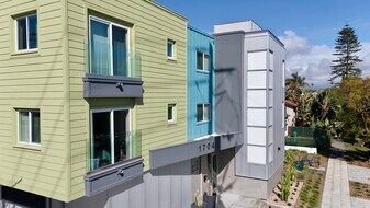 1704 Hornblend St in San Diego, CA - Building Photo