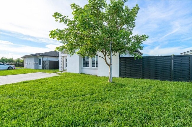 15979 SW 308th St in Homestead, FL - Building Photo - Building Photo